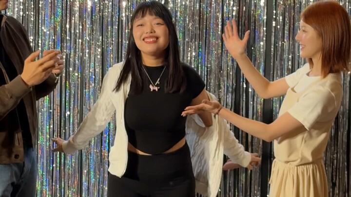 Hậu Nghiên đến tham dự buổi tiệc ăn mừng “Cho Tôi Rực Rỡ” rồi! (Xin lỗi, xin lỗi nhé!)