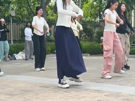 体育课手忙脚乱