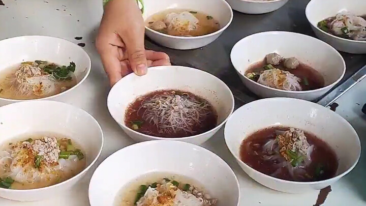 Thai Cuisine: Chiang Mai’s Internet-Famous One-Bite Noodles Are Beyond Belief—Who’d Have Thought You