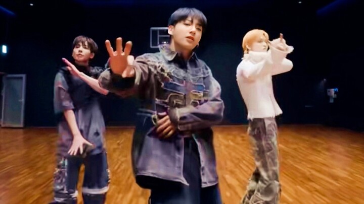 Jeon Jungkook & TXT Choi Yeonjun, Kang Taehyun's "3D" dance challenge!