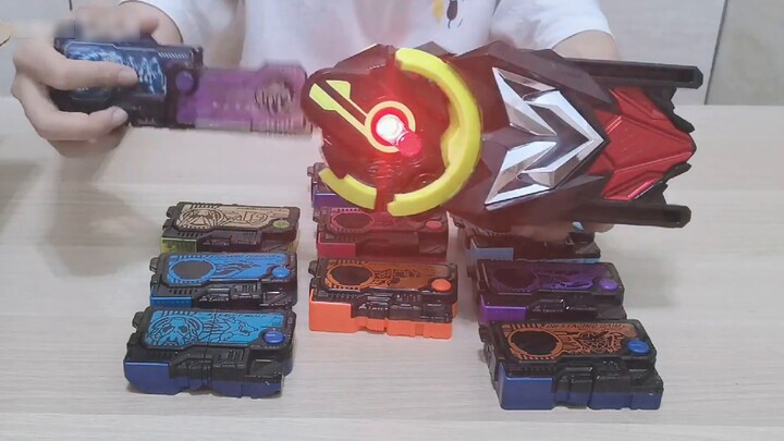 [Túi may mắn Kamen Rider với 6% cơ hội nhận được thắt lưng] Sếp: Bạn ơi, nếu mua mười thì tại sao kh