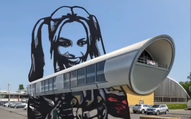 “Chuyện vui thì tất nhiên phải cùng bạn chia sẻ chứ!”