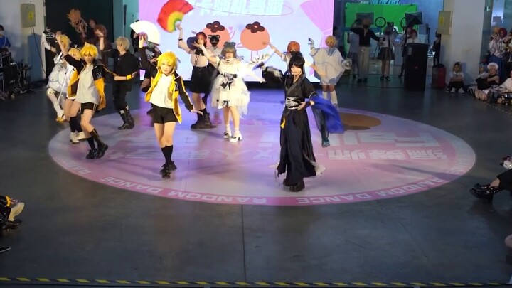 شاهدت زوجين من ميريكوتو التوأم في عرض الرقص الثنائي! رقصة منزلية عشوائية [عرض الرقص الثنائي + عرض ال