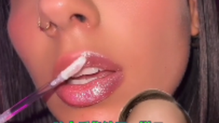 Lip gloss glitter ajaib macam apa ini?