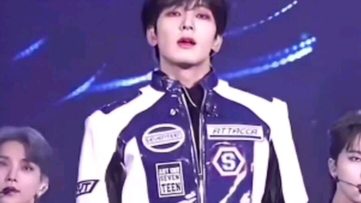 “خُذوا يا فتيات كلا قليلاً من الأكل الجيد!”