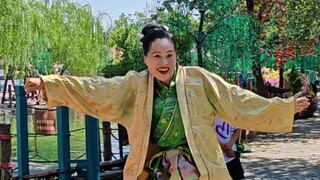 Kaifeng's elder sister danced the "head-breaking dance", which looked more like special effects than