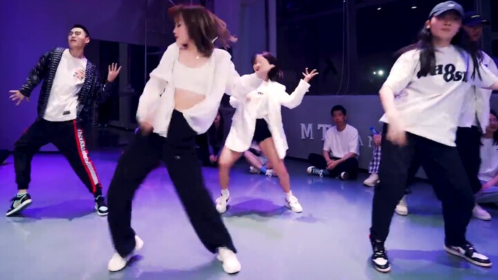 [Gió thổi suốt mùa hè] Mùa hè là mùa giảm cân, Đoàn múa Maitian AMT Thành Đô ra mắt mạnh mẽ