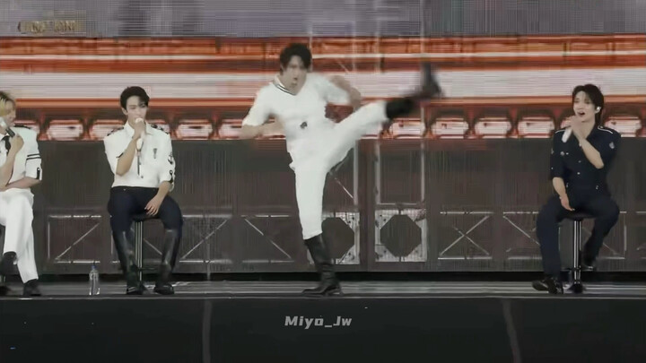Wen Junhui of Wu-Tang Clan dances to “Hit’em” in an unconventional style—adding martial arts element
