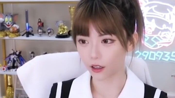 Suster Zhou mengajak kami untuk melihat pria yang berpakaian silang, dan Suster Zhou sendiri merasa 