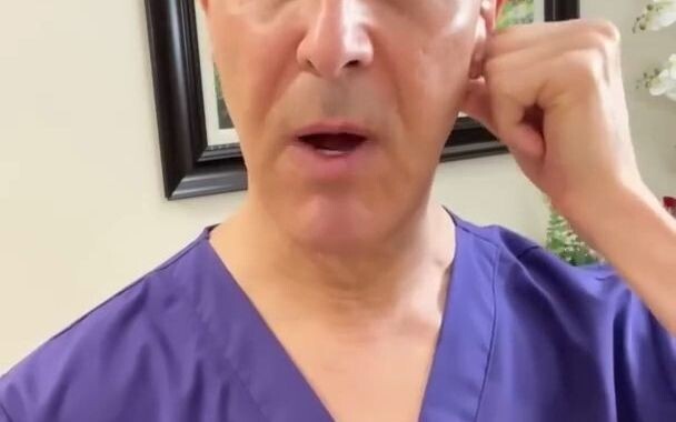 نصيحة سريعة للنوم خلال دقيقة بضغط هذا المكان [الدكتور مانديل]