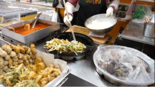 Tteokbokki chỉ sử dụng bột ớt đỏ-Tteokbokki, một xe bán đồ ăn nhanh #monngon #amthuc