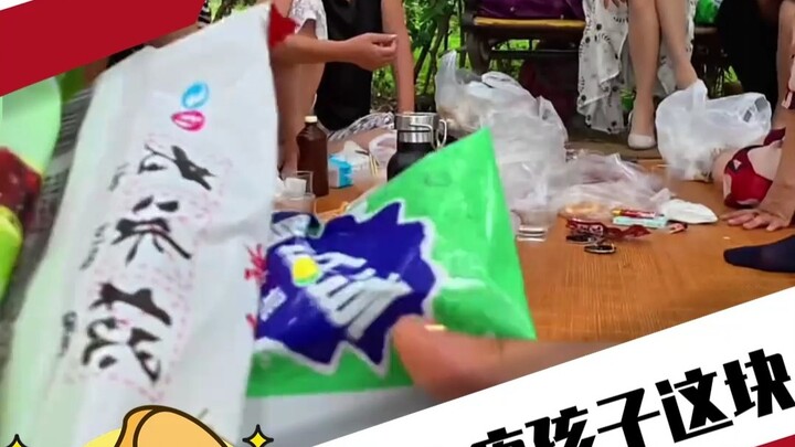 Đợi em nhỏ lại, em cũng sẽ đi bán kem que.