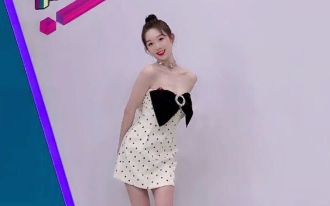 [Li Zixuan] Oh my, come and receive today's little bean's loving moment. Are you moved today, bean b