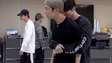 I don't wanna see jungkook  trying to hold his tears again😭💔
