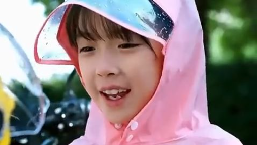 Pemuda tinggalkan karier CEO demi istrinya, tapi ia buang hadiah putri mereka