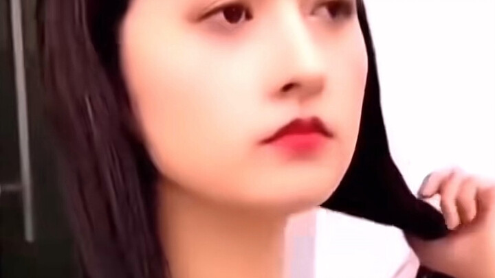 Là bạn gái của anh nhé!