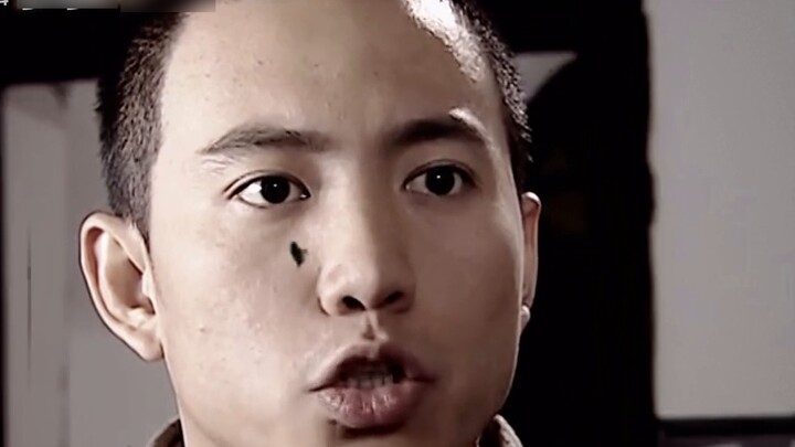 ตอนที่เขาเป็นนักเรียน เขาเป็นตำนานในดิวิชั่นหนึ่ง เขาเดินลึกเข้าไปในถ้ำเสือและแสร้งทำเป็นผู้ช่วยเจรจ