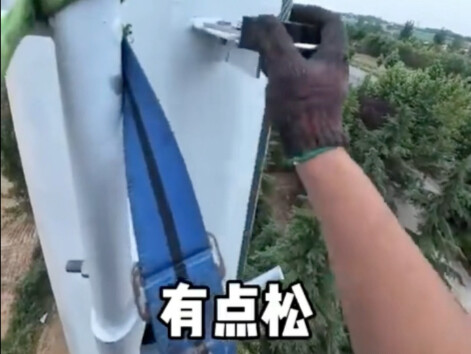 Working without workwear, climbing the tower in extremely strong winds—this is an assessment!
