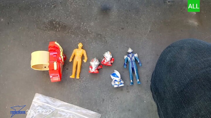 Bộ sưu tập đồ chơi và vật phẩm sưu tầm Ultraman mebius