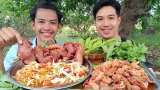 ส้มตำรสเด็ดสองรส หมูอบโอ่งหอมๆ หมูนํ้าตกรสแซ่บนัวร์สุดๆ