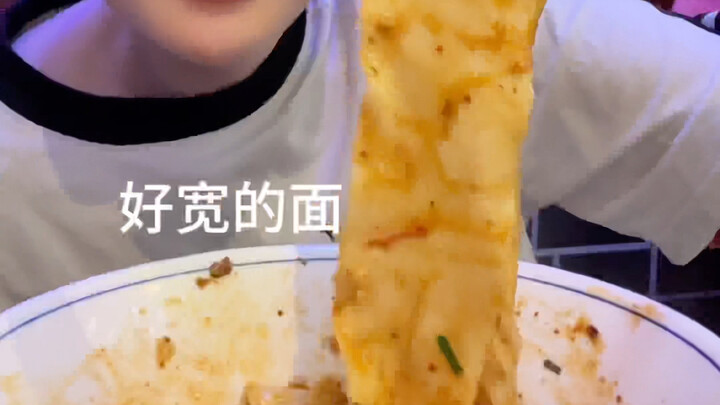 【Tiểu Thạch Nguỵ Hiểm】Chẳng ai bảo mình mì bò ở Tây An ngon thế này đâu (kho hàng từ lần trước đi Tâ