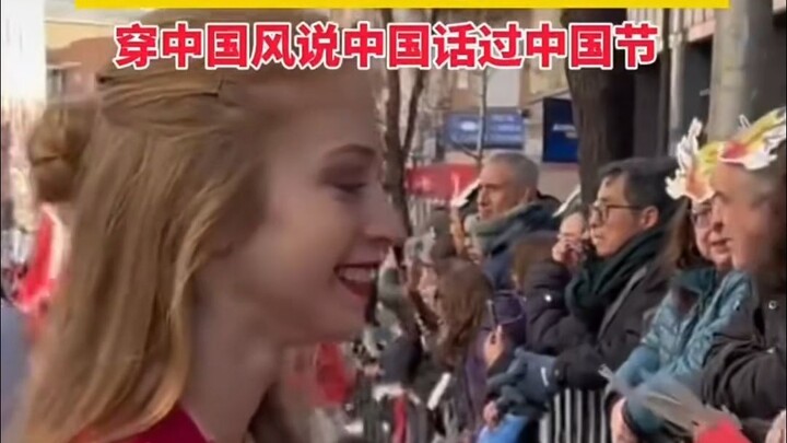 Putri Spanyol memberi kami angpau saat Festival Musim Semi, saya telah menambahkan kontaknya