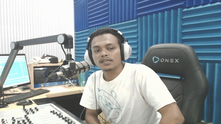 Ketika penyiar Radio Membaca Berita