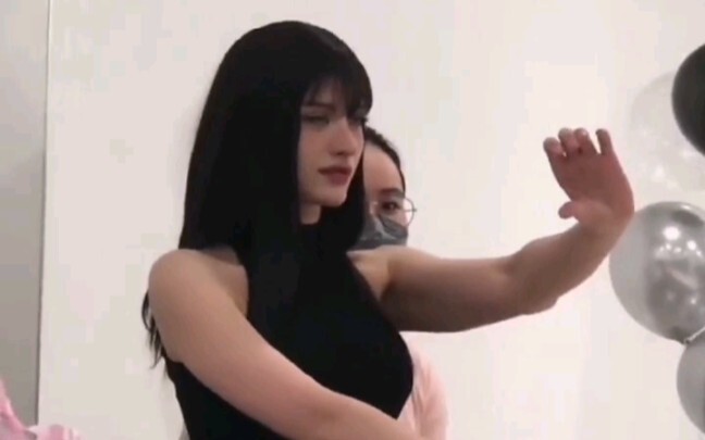 Pameran Komik Karina Vietnam Woohoo Sister You're Too Much