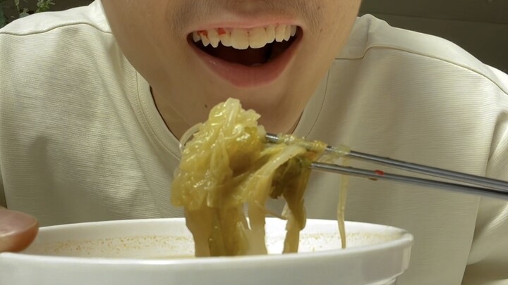 Makan kantin paling mantap selama di Korea, sampai akhirnya tinggal saya sendiri yang makan!