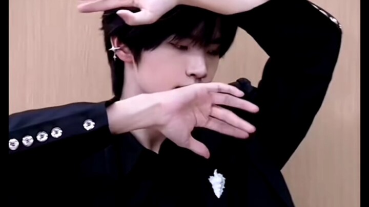 รวมคลิป KPL ที่สุดท้ายก็ถ่ายเต้นท่ามือดีเจในห้องน้ำได้สำเร็จ!