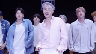 【BTS】【Jung Ho-seok】Suga, you look amazing in this outfit! How can you be so gorgeous!! 😍😍