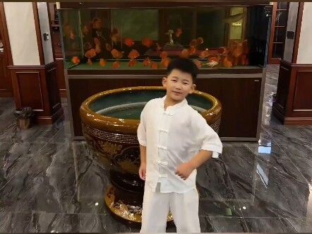 หนูน้อยเต้นอยู่ในวิลล่าส่วนตัว ทุกวินาทีล้วนเป็นการอวดความร่ำรวย