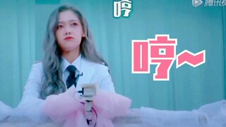 جميلة جدًا! شيرينا يي قاو: من يقول إنني قبيحة، أنتِ الأجمل والأكثر أناقة! تُثَقِّب شفتيكِ بغرورٍ ودل