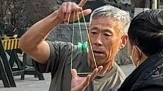 大爷告诉我 他去公园玩球去了...