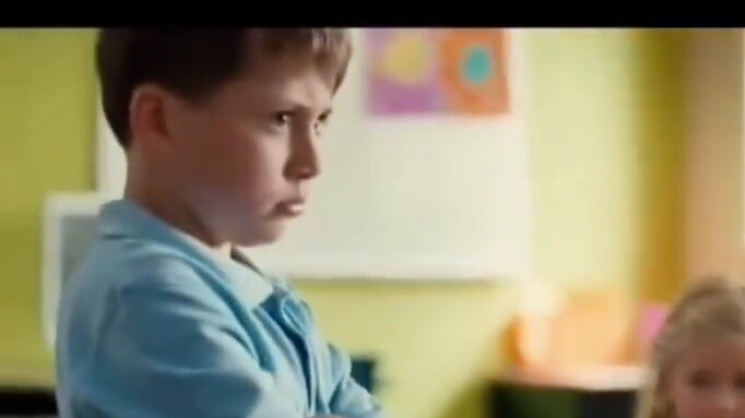 Seeing this scene, the old mother who returned home was devastated 😂