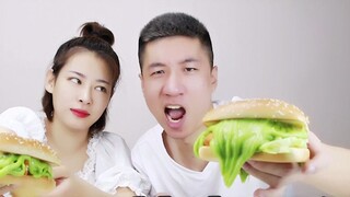 Challenge the super spicy mustard burger, one bite will make the world fall apart