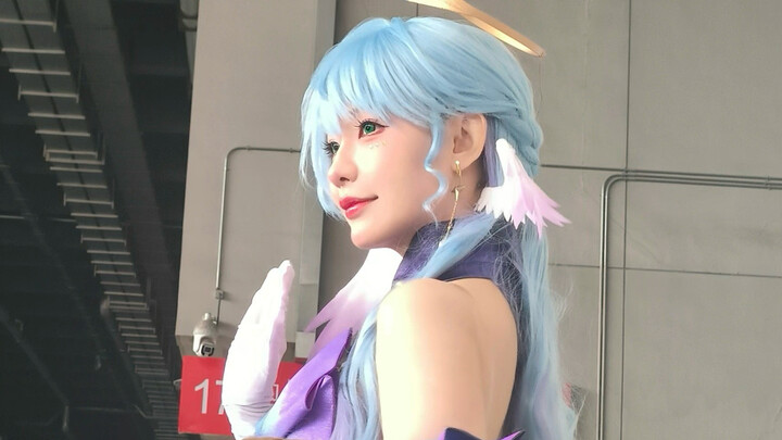 นี่แหละคือการควบคุมสีหน้าขั้นเทพของดาราสาว!
