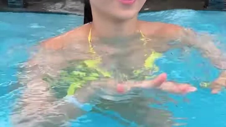 It’s so hot! Let’s go swimming.