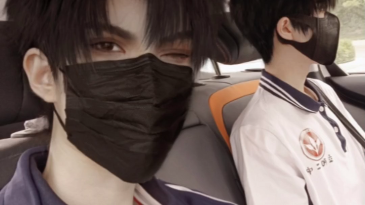 Old Xie! Look at me—just messing around~ This elementary-school kid behavior isn’t out of character 