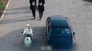 EP 1 - Ang dalaga ay anak ng isang mayamang presidente ngunit nagkukunwaring waitress para subukan a