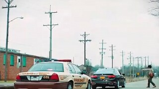 既然正义得不到伸张，父亲选择以暴制暴，亲自审判恶人