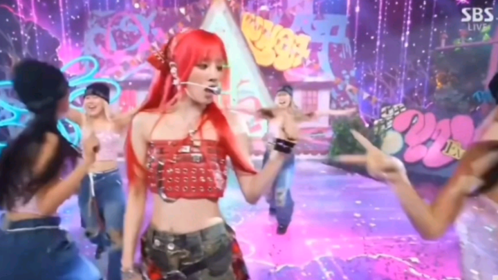 啊啊啊小狗那一踢脚动作帅死了！！剪刀石头布你是认真的吗哈哈哈赢了的那傲娇的小表情…