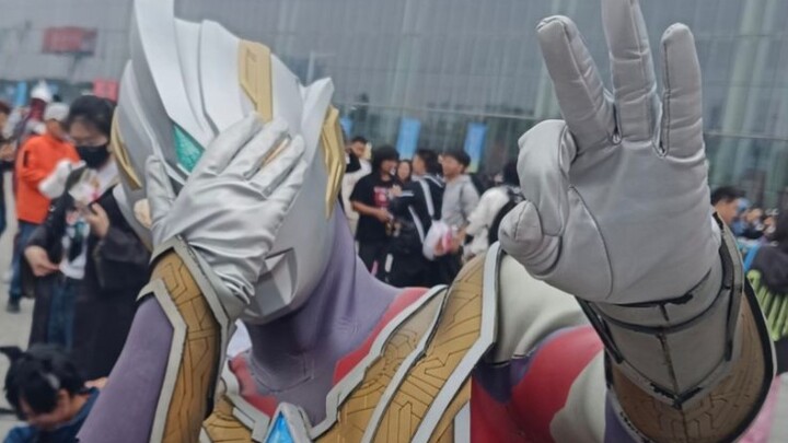 It rains at the comic exhibition, God, you are invincible...