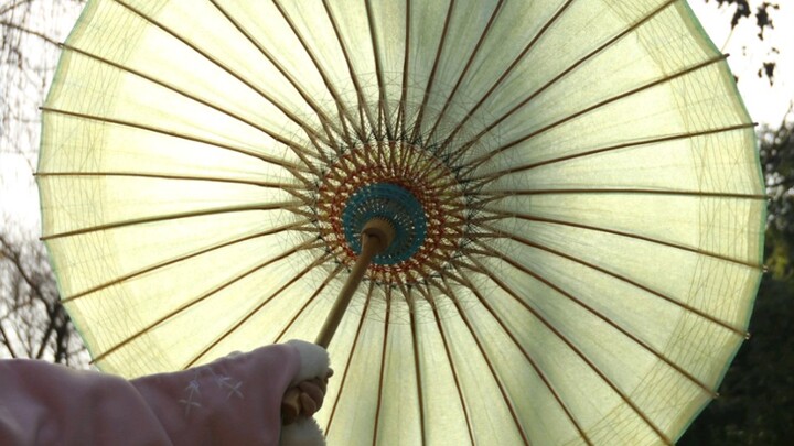 Let’s see how stunning traditional Chinese colors look when paired with minimalist, plain oiled-pape