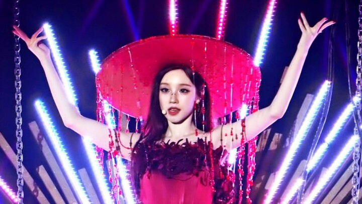 No wonder the Running Man cast was cheering wildly in the audience—Yujin’s M.O stage was absolutely 