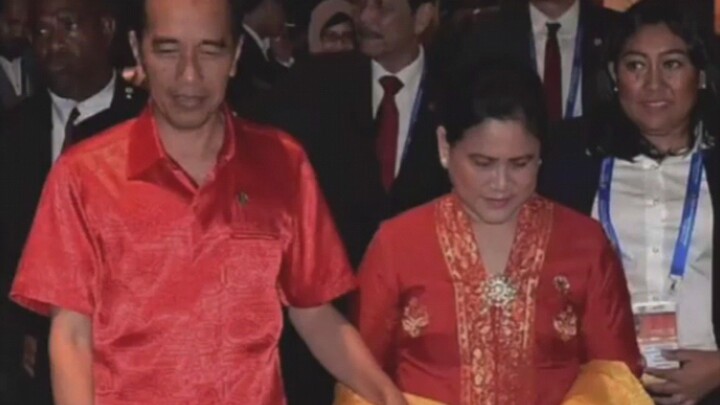 Pakde Jokowi X Komang