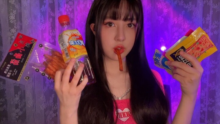 Cô gái Hàn Quốc lần đầu tiên thử snack Trung Quốc! Nếm thử hương vị 🍟