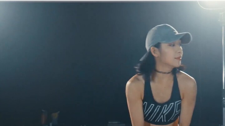 【LISA】Fitness coach covers Lisa's dance? City Girls covers the dance