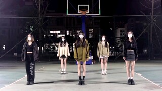 篮球场的可爱舞蹈，跳起来