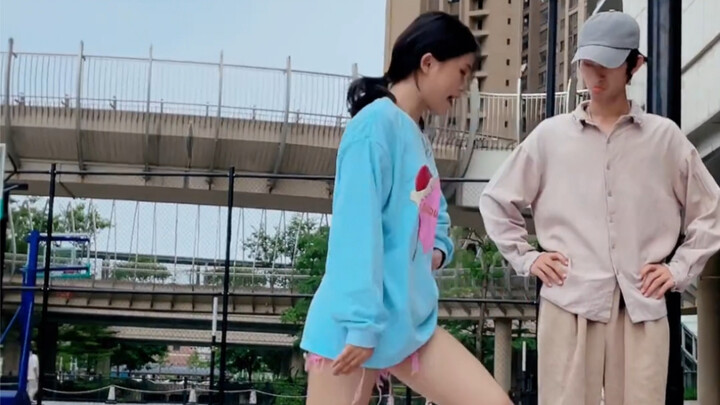 ฉันอยากถามทุกคนว่า ท่าสไลด์สเปซวอล์คของฉันแบบนี้ถูกต้องไหม?